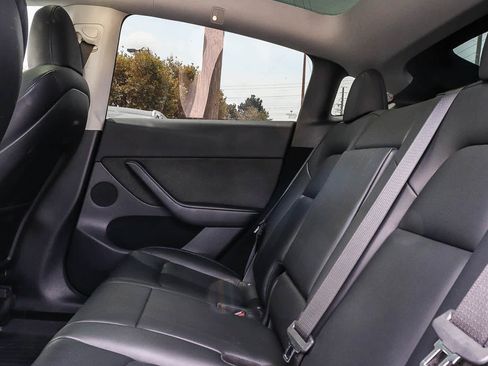 Used 2022 Tesla Model Y Long Range AWD/4WD image 20