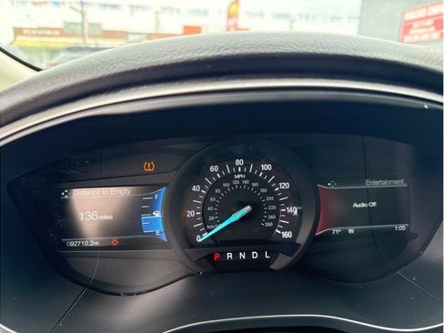 Used 2018 Ford Fusion SE w/ Fusion SE Technology Package FWD image 16
