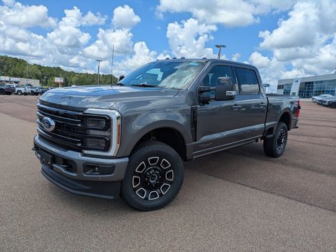 New 2025 Ford F250 Platinum w/ FX4 Off-Road Package image 4