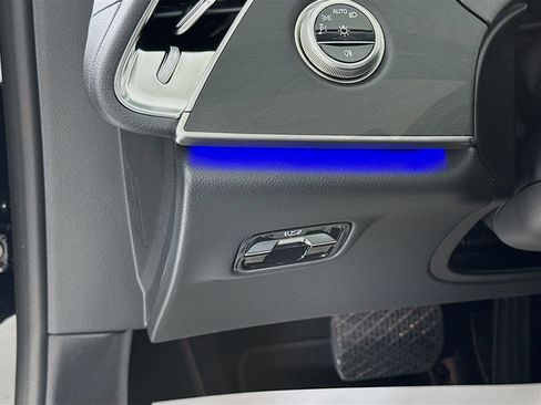 Used 2025 Mercedes-Benz E 350 4MATIC Sedan image 11