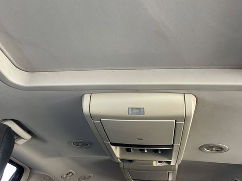 Used 2015 Chrysler Town & Country Limited image 18