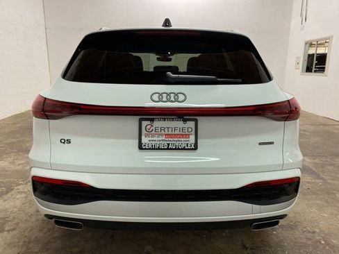 Used 2025 Audi Q5 Premium w/ Convenience Package image 5