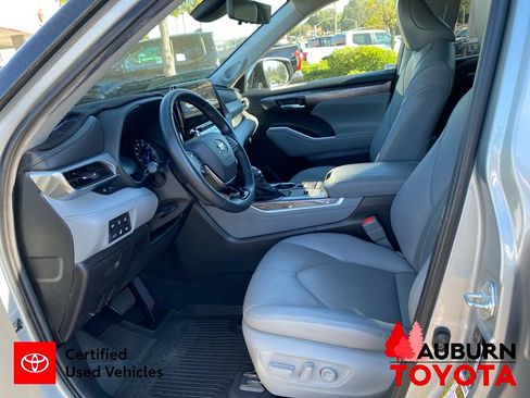 Used 2021 Toyota Highlander Platinum AWD/4WD image 40