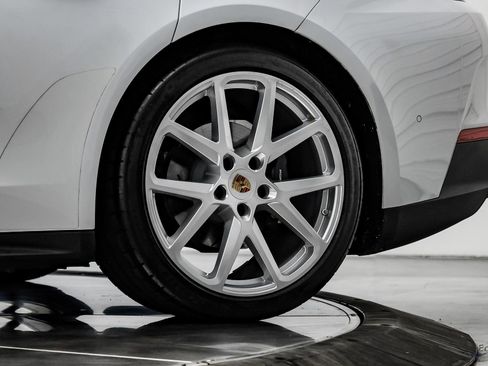 Used 2025 Porsche Panamera w/ Premium Package image 90