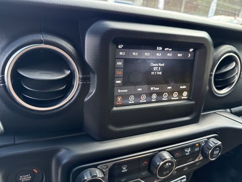 Used 2020 Jeep Gladiator Overland w/ Safety Group image 29