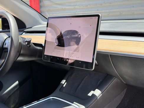 Used 2023 Tesla Model Y AWD image 23