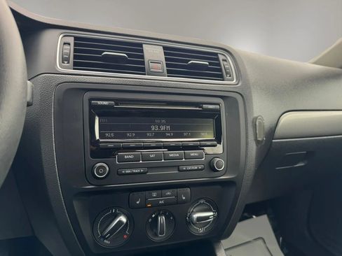 Used 2015 Volkswagen Jetta SE FWD image 16