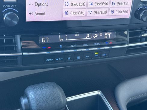 Used 2024 Toyota Sienna LE image 20