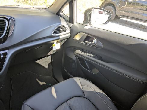 New 2026 Chrysler Voyager LX FWD image 16