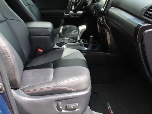 Used 2023 Toyota 4Runner TRD Off-Road Premium w/ Moonroof Package AWD/4WD image 12