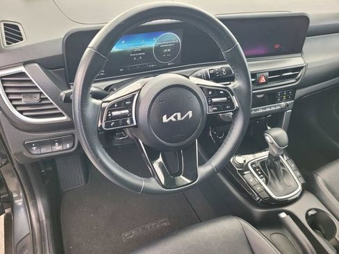 Used 2024 Kia Seltos EX FWD image 23