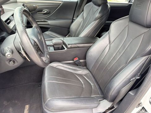 Used 2019 Lexus ES 350 F Sport w/ Accessory Package 2 FWD image 5