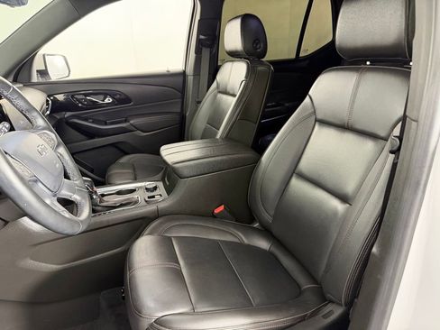 Used 2023 Chevrolet Traverse RS FWD image 23