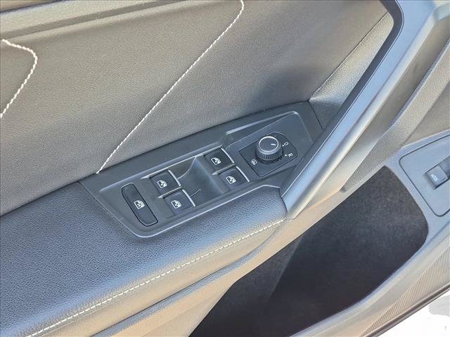 Used 2024 Volkswagen Tiguan SE AWD/4WD image 12
