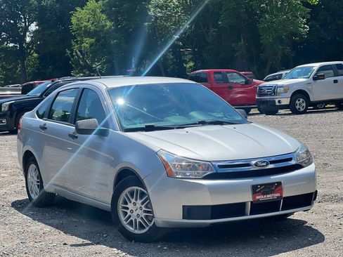 Used 2010 Ford Focus SE FWD image 8