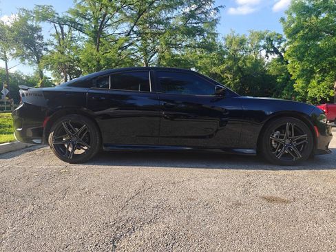 Used 2018 Dodge Charger R/T RWD image 2