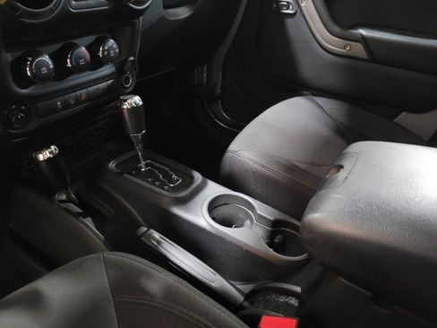 Used 2018 Jeep Wrangler Unlimited Sport AWD/4WD image 26