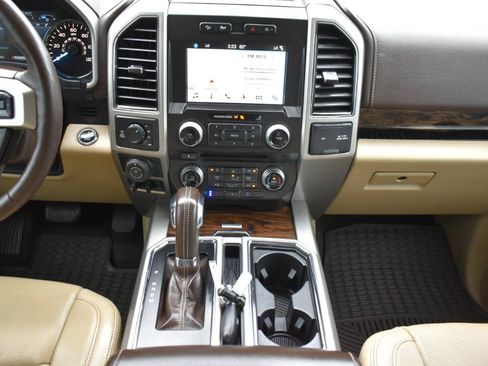 Used 2018 Ford F150 Lariat w/ Equipment Group 502A Luxury AWD/4WD image 19