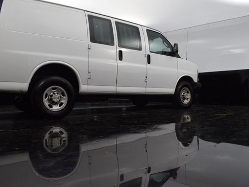 Used 2022 Chevrolet Express 2500 w/ Driver Convenience Package image 20