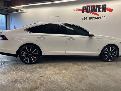 Used 2023 Honda Accord Touring image 2