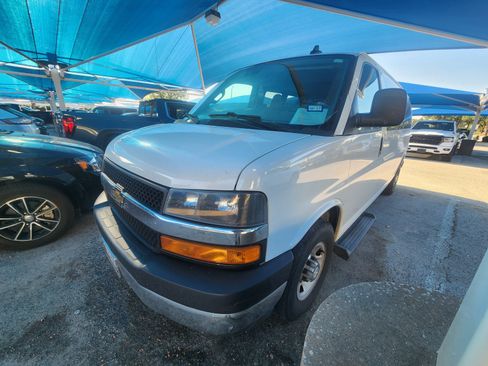 Used 2019 Chevrolet Express 3500 LT w/ LT Preferred Equipment Group RWD image 2