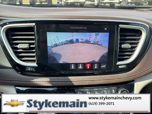 Used 2021 Chrysler Pacifica Touring-L w/ Uconnect Theater Family Group image 45
