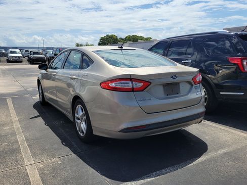 Used 2015 Ford Fusion SE FWD image 4