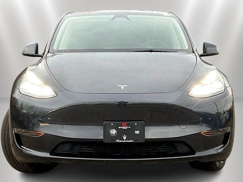 Used 2024 Tesla Model Y 2WD image 2