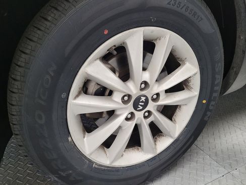 Used 2019 Kia Sorento L image 31