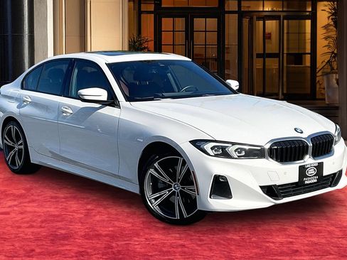 Used 2023 BMW 330i Sedan w/ Convenience Package RWD image 2