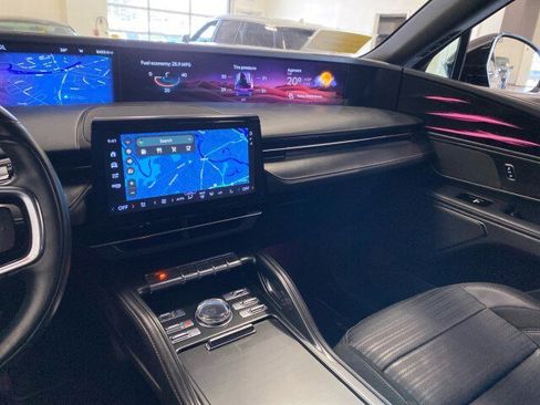 Used 2024 Lincoln Nautilus Reserve w/ Jet Appearance Package (87T) image 12