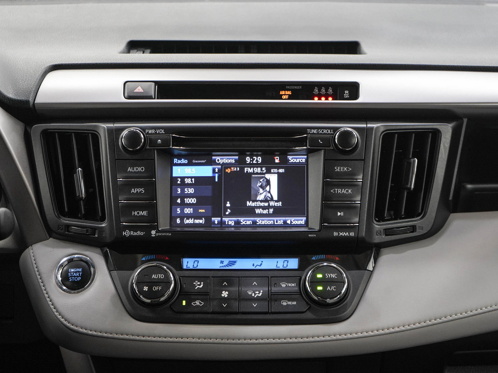 Used 2018 Toyota RAV4 XLE AWD/4WD image 15