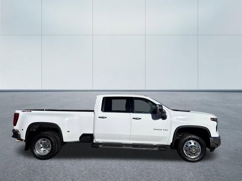 Used 2024 Chevrolet Silverado 3500 LTZ w/ LTZ Convenience Package image 8