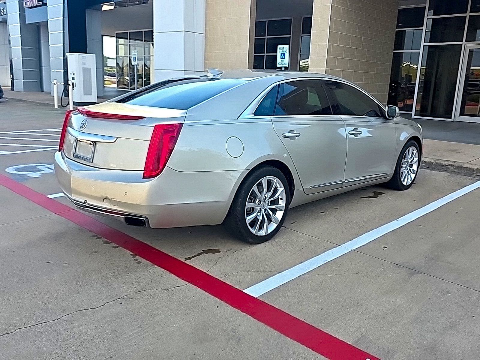 Used 2015 Cadillac XTS Luxury w/ Driver Awareness Package FWD image 9