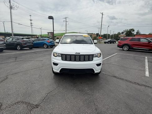 Used 2020 Jeep Grand Cherokee Altitude AWD/4WD image 4