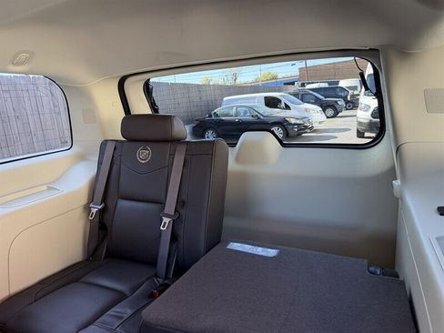 Used 2011 Cadillac Escalade Platinum image 28