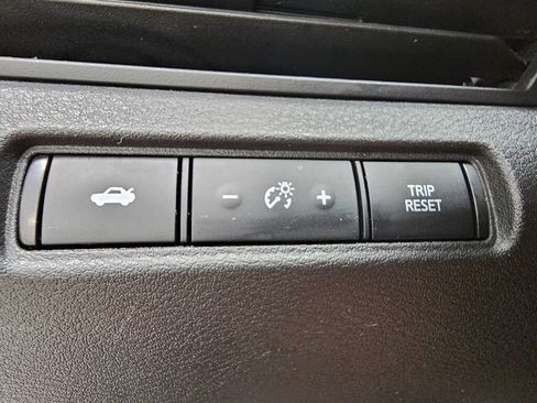 Used 2024 Nissan Altima 2.5 SV FWD image 25