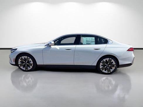 New 2026 BMW i5 eDrive40 image 6