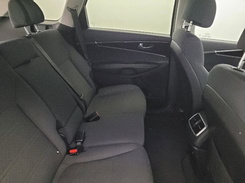Used 2017 Kia Sorento L image 19