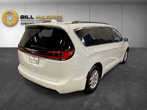 Used 2022 Chrysler Pacifica Touring-L image 2