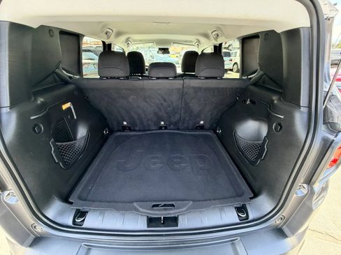 Used 2018 Jeep Renegade Latitude w/ Cold Weather Group AWD/4WD image 26