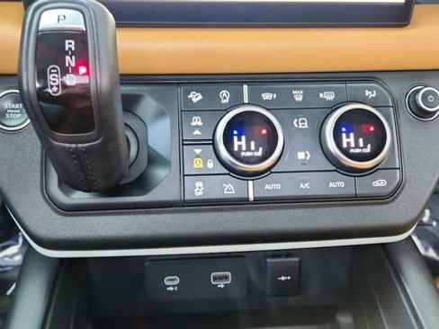 Used 2024 Land Rover Defender 110 SE image 52