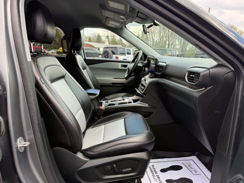 Used 2024 Ford Explorer XLT w/ Equipment Group 202A AWD/4WD image 24