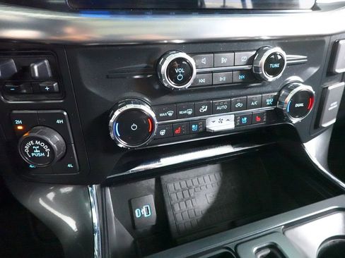 Used 2022 Ford F150 Lariat w/ Equipment Group 502A High AWD/4WD image 18