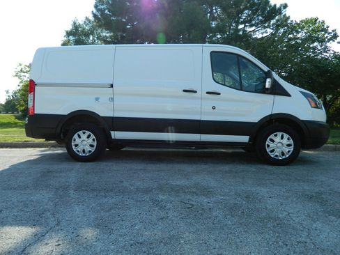 Used 2019 Ford Transit 250 130 Low Roof image 5