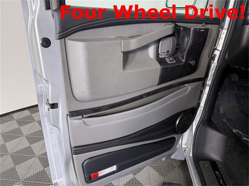 New 2024 Chevrolet Express 2500 Extended image 32