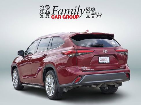 Used 2023 Toyota Highlander Limited FWD image 3