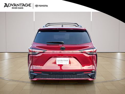 Used 2026 Toyota Sienna XSE AWD/4WD image 7