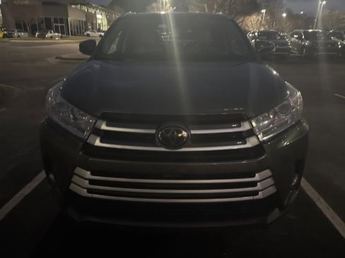 Used 2019 Toyota Highlander XLE image 8