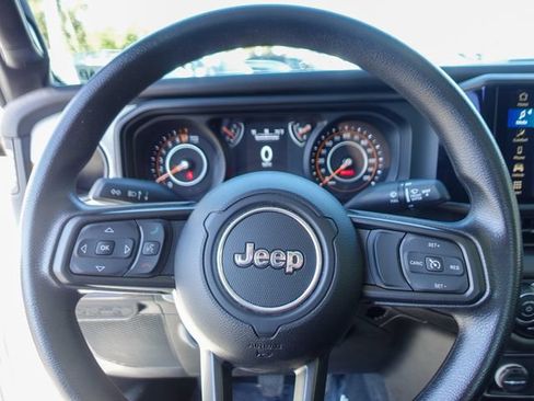 Used 2024 Jeep Gladiator Sport AWD/4WD image 15